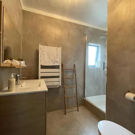 Johns Place * Портиман