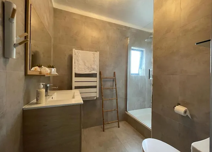 Johns Place * Портиман