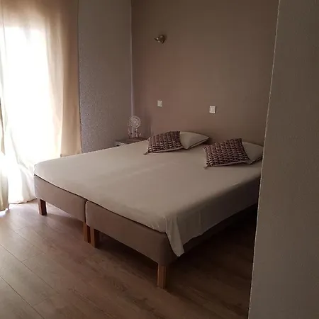 Johns Place Apartment *